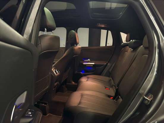 MERCEDES-BENZ-GLA 200-2024