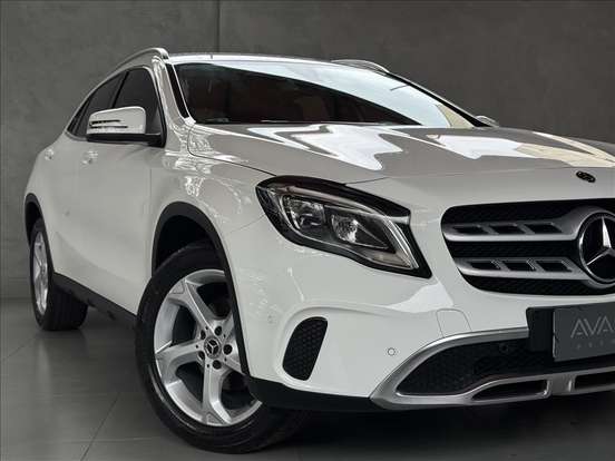 MERCEDES-BENZ-GLA 200-2018