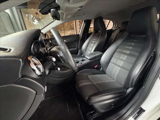 MERCEDES-BENZ-GLA 200-2018