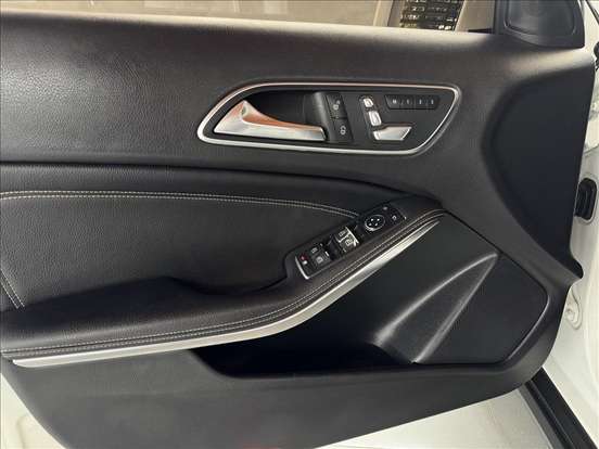 MERCEDES-BENZ-GLA 200-2018