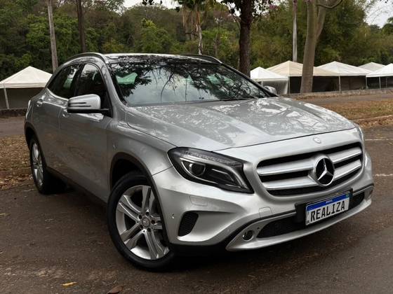 Mercedes-Benz GLA 200 1.6 CGI Style 16V Turbo Flex 4P Automático