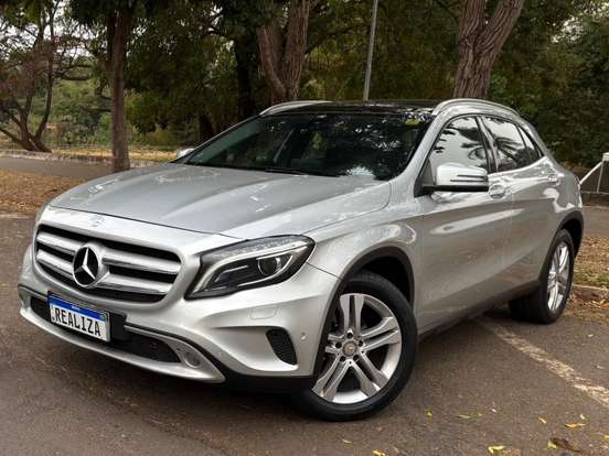 MERCEDES-BENZ-GLA 200-2017