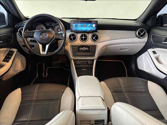 MERCEDES-BENZ-GLA 200-2015
