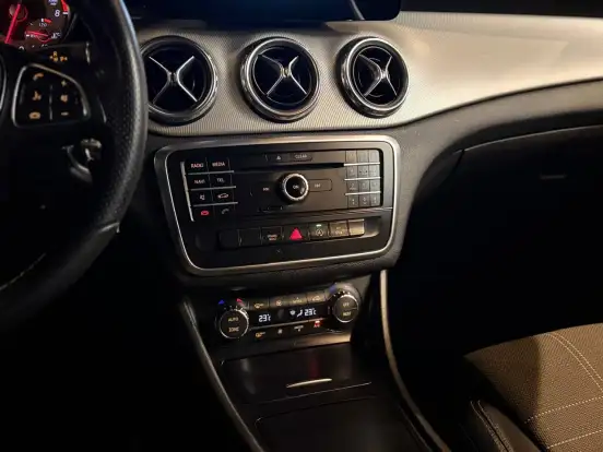 MERCEDES-BENZ-GLA 250-2016