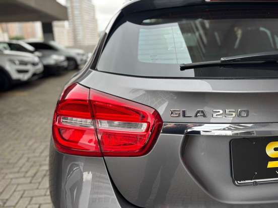 MERCEDES-BENZ-GLA 250-2017