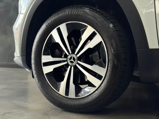 MERCEDES-BENZ-GLB 200-2021
