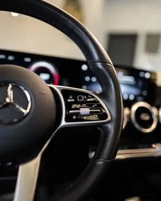 MERCEDES-BENZ-GLB 200-2021