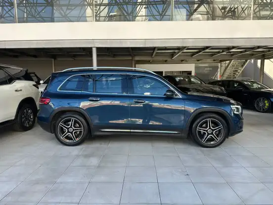 MERCEDES-BENZ-GLB 200-2021