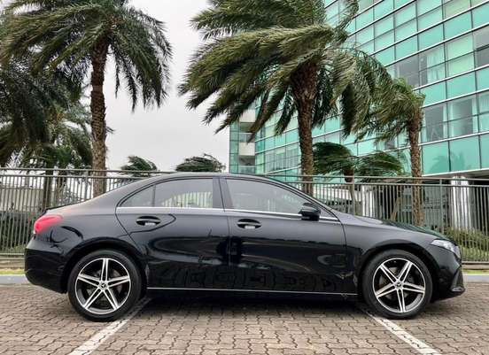 MERCEDES-BENZ-A 200-2019