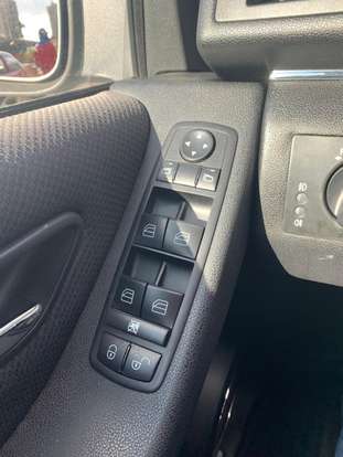 MERCEDES-BENZ-B 180-2011