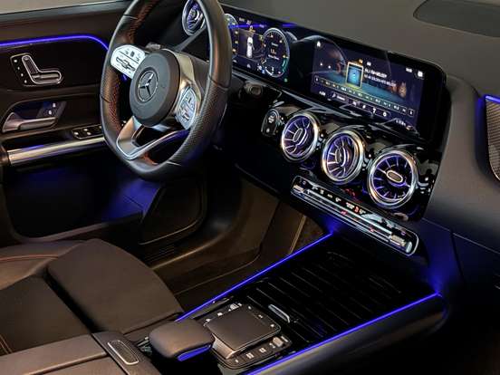 MERCEDES-BENZ-GLA 200-2022