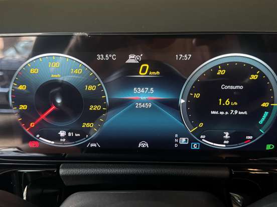 MERCEDES-BENZ-GLA 200-2022