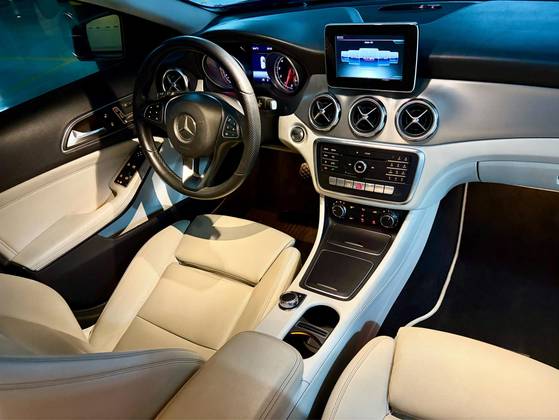 MERCEDES-BENZ GLA 200 1.6 CGI FLEX ADVANCE 7G-DCT