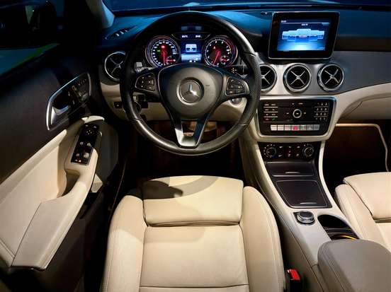 MERCEDES-BENZ-GLA 200-2018