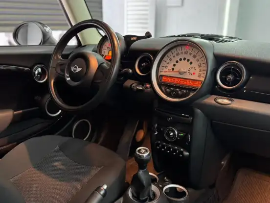 MINI-COOPER-2010