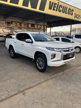 MITSUBISHI L200 TRITON 2.4 16V TURBO DIESEL SPORT HPE-S CD 4P 4X4 AUTOMÁTICO