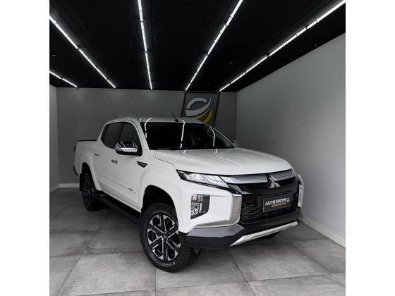 MITSUBISHI L200 TRITON 2.4 16V TURBO DIESEL SPORT HPE-S CD 4P 4X4 AUTOMÁTICO