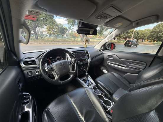 MITSUBISHI-L200 TRITON-2.4 16V TURBO DIESEL SPORT HPE-S CD 4P 4X4 AUTOMÁTICO MITSUBISHI-L200 TRITON-2020