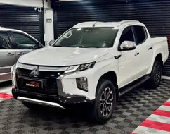 MITSUBISHI L200 TRITON 2.4 16V TURBO DIESEL SPORT HPE-S CD 4P 4X4 AUTOMÁTICO MITSUBISHI L200 TRITON 2.4 16V TURBO DIESEL SPORT HPE-S CD 4P 4X4 AUTOMÁTICO