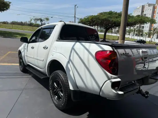 MITSUBISHI-L200 TRITON-3.2 HPE 4X4 CD 16V TURBO INTERCOOLER DIESEL 4P AUTOMÁTICO MITSUBISHI-L200 TRITON-2014