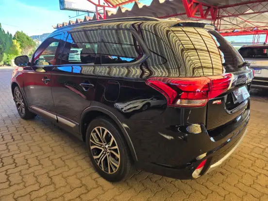 MITSUBISHI-OUTLANDER-2016