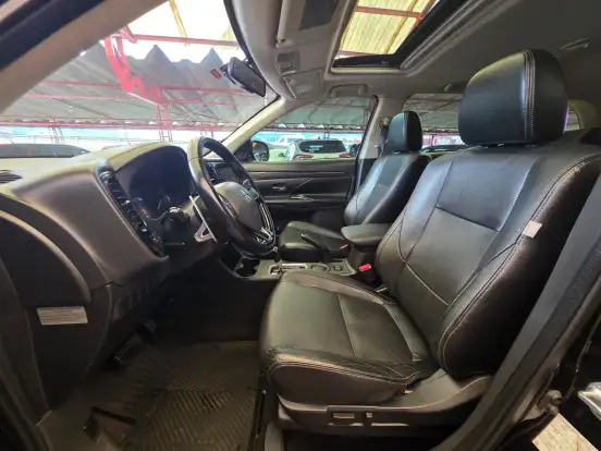 MITSUBISHI-OUTLANDER-2016