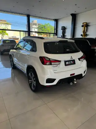 MITSUBISHI-OUTLANDER-2021