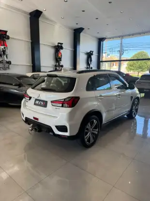 MITSUBISHI-OUTLANDER-2021