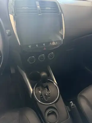 MITSUBISHI-OUTLANDER-2021