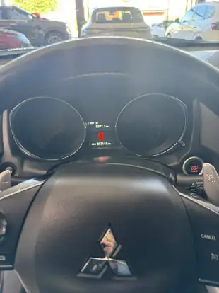 MITSUBISHI-OUTLANDER-2021