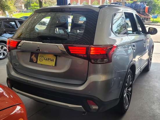 MITSUBISHI-OUTLANDER-2.0 16V GASOLINA 4P AUTOMÁTICO MITSUBISHI-OUTLANDER-2015