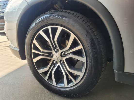 MITSUBISHI-OUTLANDER-2.0 16V GASOLINA 4P AUTOMÁTICO MITSUBISHI-OUTLANDER-2015