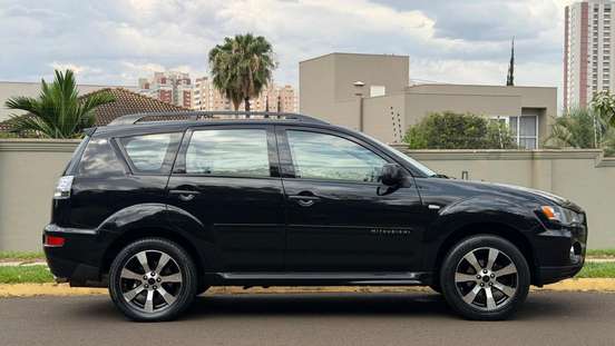 MITSUBISHI-OUTLANDER-2012
