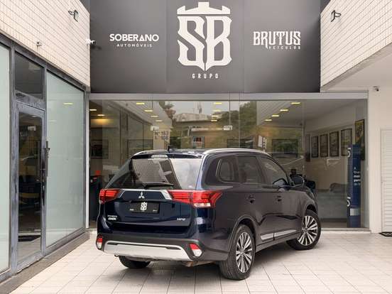MITSUBISHI-OUTLANDER-2021