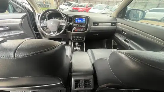 MITSUBISHI-OUTLANDER-2019