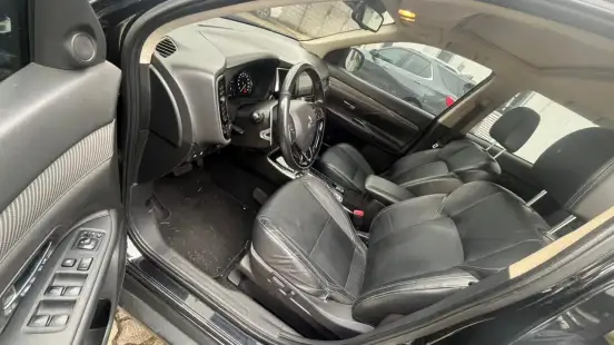 MITSUBISHI-OUTLANDER-2019