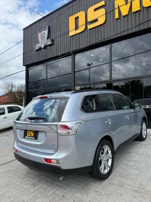 MITSUBISHI-OUTLANDER-2014