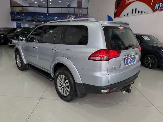 MITSUBISHI-PAJERO-2016