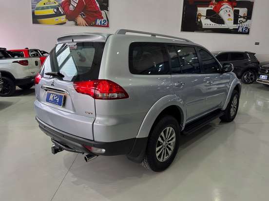 MITSUBISHI-PAJERO-2016