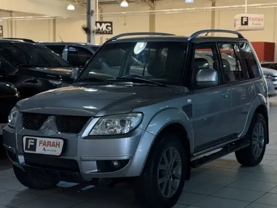 MITSUBISHI-PAJERO TR4-2.0 4X2 16V 140CV FLEX 4P AUTOMÁTICO MITSUBISHI-PAJERO TR4-2013