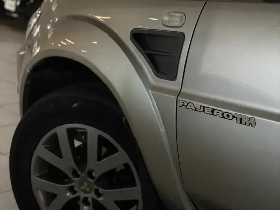 MITSUBISHI-PAJERO TR4-2.0 4X2 16V 140CV FLEX 4P AUTOMÁTICO MITSUBISHI-PAJERO TR4-2013