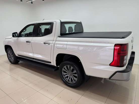 MITSUBISHI-TRITON-2.4 BITURBO DIESEL CD HPE 4X4 AUTOMÁTICO MITSUBISHI-TRITON-2025