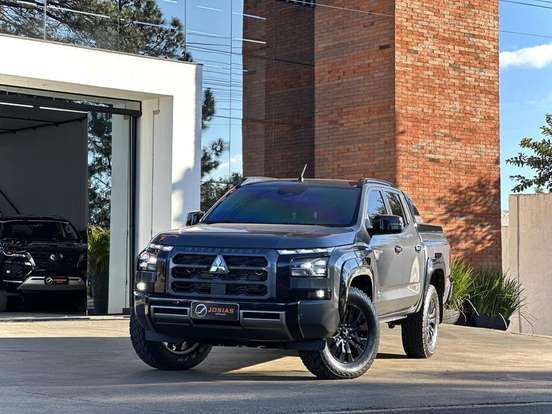 MITSUBISHI-TRITON-2025