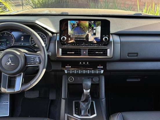 MITSUBISHI-TRITON-2025