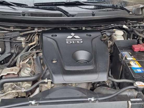 MITSUBISHI-L200 TRITON-2.4 16V TURBO DIESEL SPORT HPE CD 4P 4X4 AUTOMÁTICO MITSUBISHI-L200 TRITON-2019
