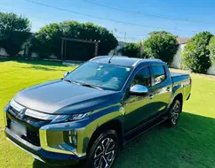 MITSUBISHI L200 TRITON 2.4 16V TURBO DIESEL SPORT HPE-S CD 4P 4X4 AUTOMÁTICO MITSUBISHI L200 TRITON 2.4 16V TURBO DIESEL SPORT HPE-S CD 4P 4X4 AUTOMÁTICO