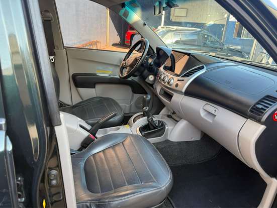 MITSUBISHI-L200 TRITON-2012