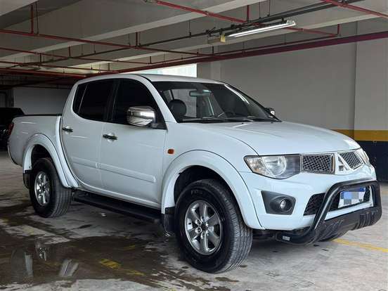 MITSUBISHI-L200 TRITON-3.5 HPE 4X4 CD V6 24V FLEX 4P AUTOMÁTICO MITSUBISHI-L200 TRITON-2012