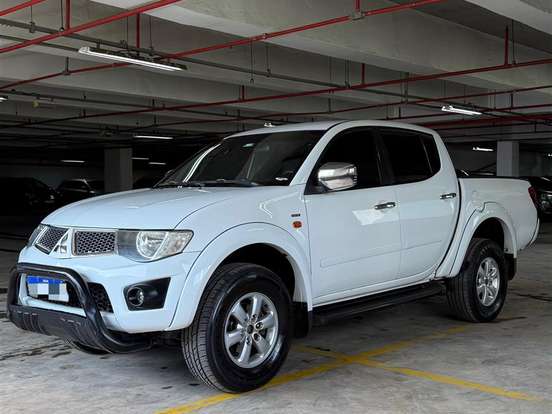 MITSUBISHI-L200 TRITON-3.5 HPE 4X4 CD V6 24V FLEX 4P AUTOMÁTICO MITSUBISHI-L200 TRITON-2012
