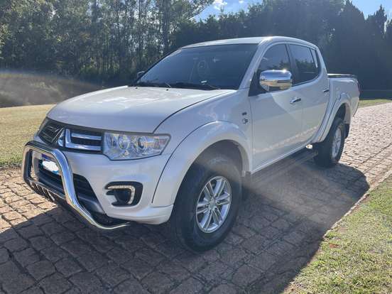 MITSUBISHI-L200 TRITON-3.5 HPE 4X4 CD V6 24V FLEX 4P AUTOMÁTICO MITSUBISHI-L200 TRITON-2016